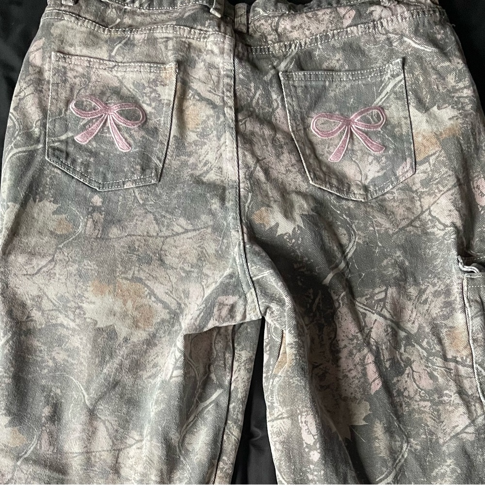 Light Pink Camouflage Cargo Pants with cute pink bow on pockets 🎀 - Picture 6 of 6